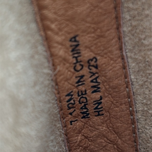 2114- André Assous Suede Ankle boots Beige Water Resistant Size 7.5 NWT - Picture 10 of 12